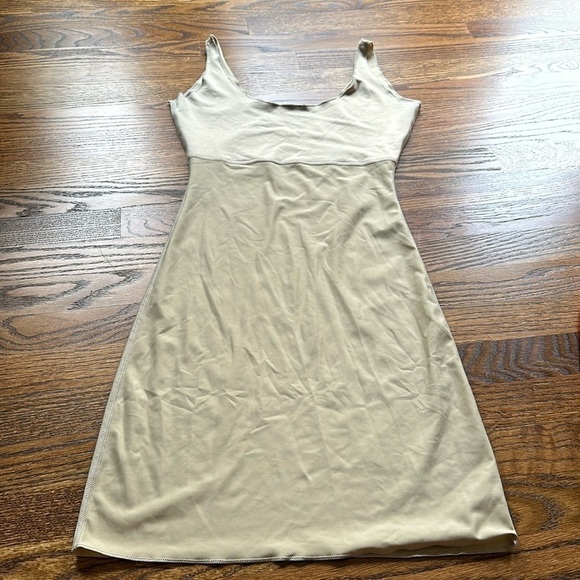 Spanx nude slip size medium - Picture 1 of 4